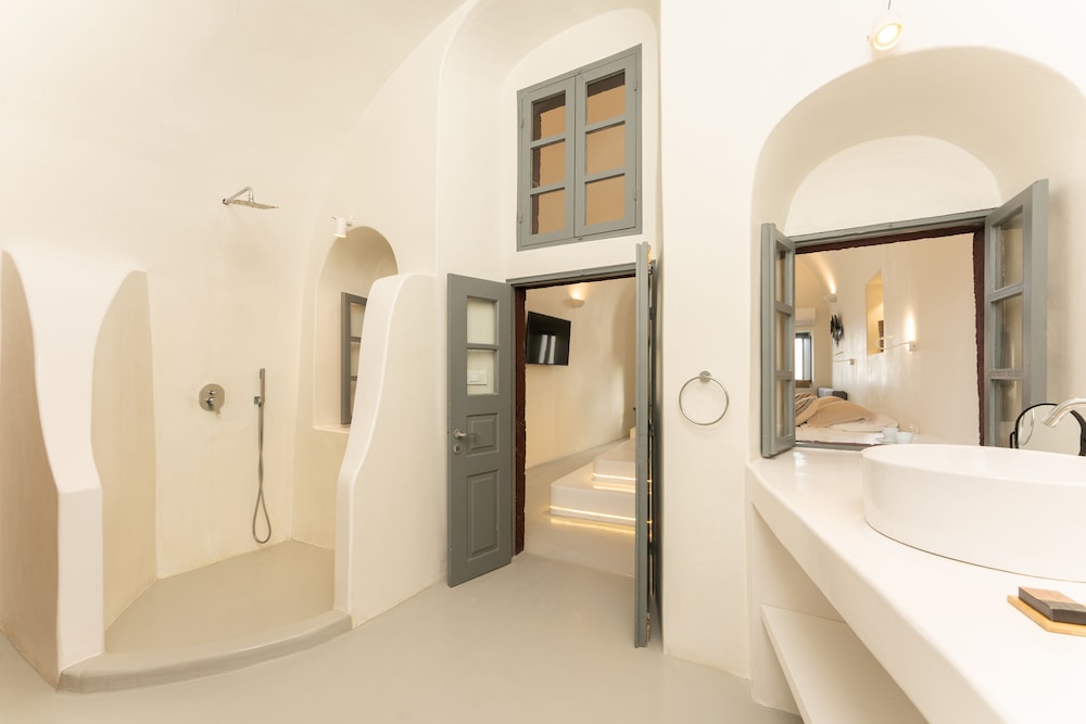 Cilon Suites Santorini 44/50