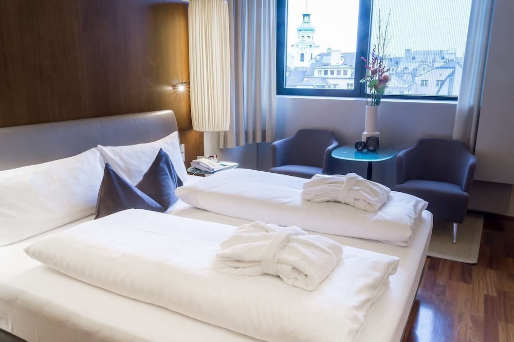 SUPERIOR, DOUBLE OR TWIN BED