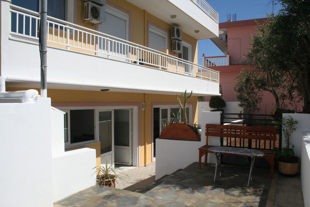 Pantheon Deluxe Apartments photo1