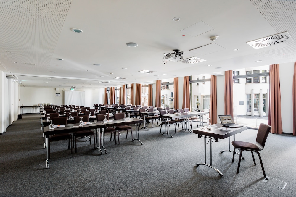Stadthotel am Romerturm 24/54