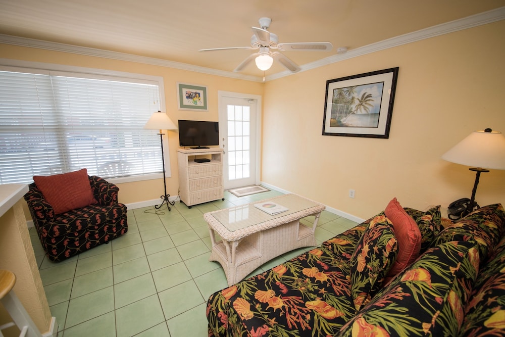 Tradewinds Beach Resort 28/68