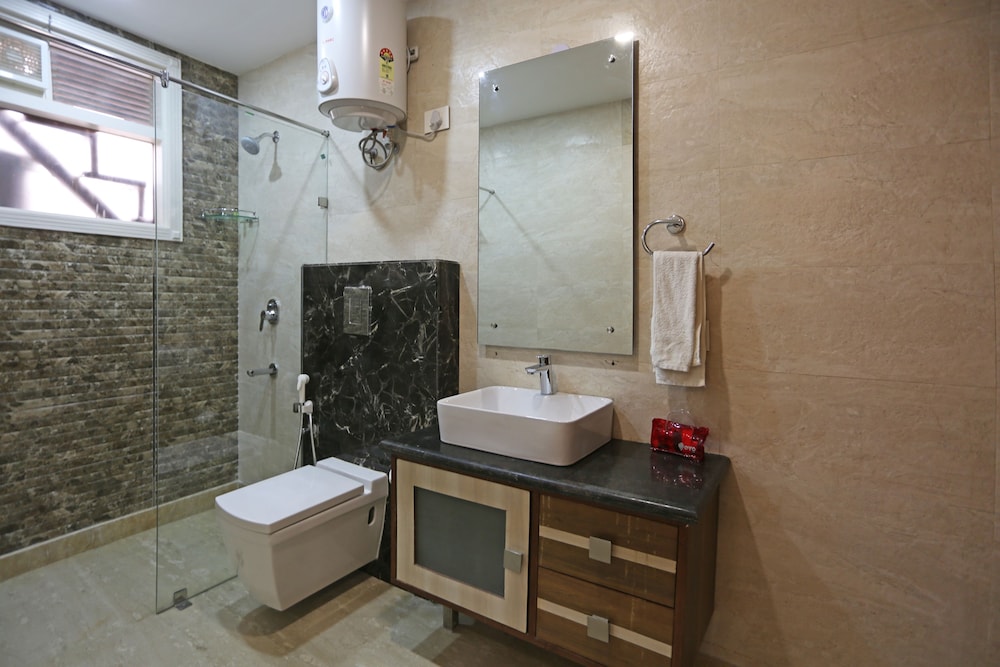 Oyo 5198 Hotel Hcgrand 29/31