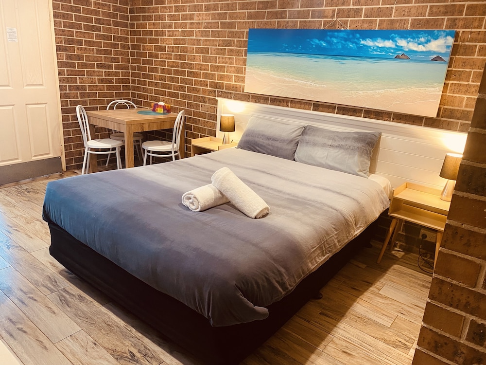 BUCCANEER MOTEL 11/61