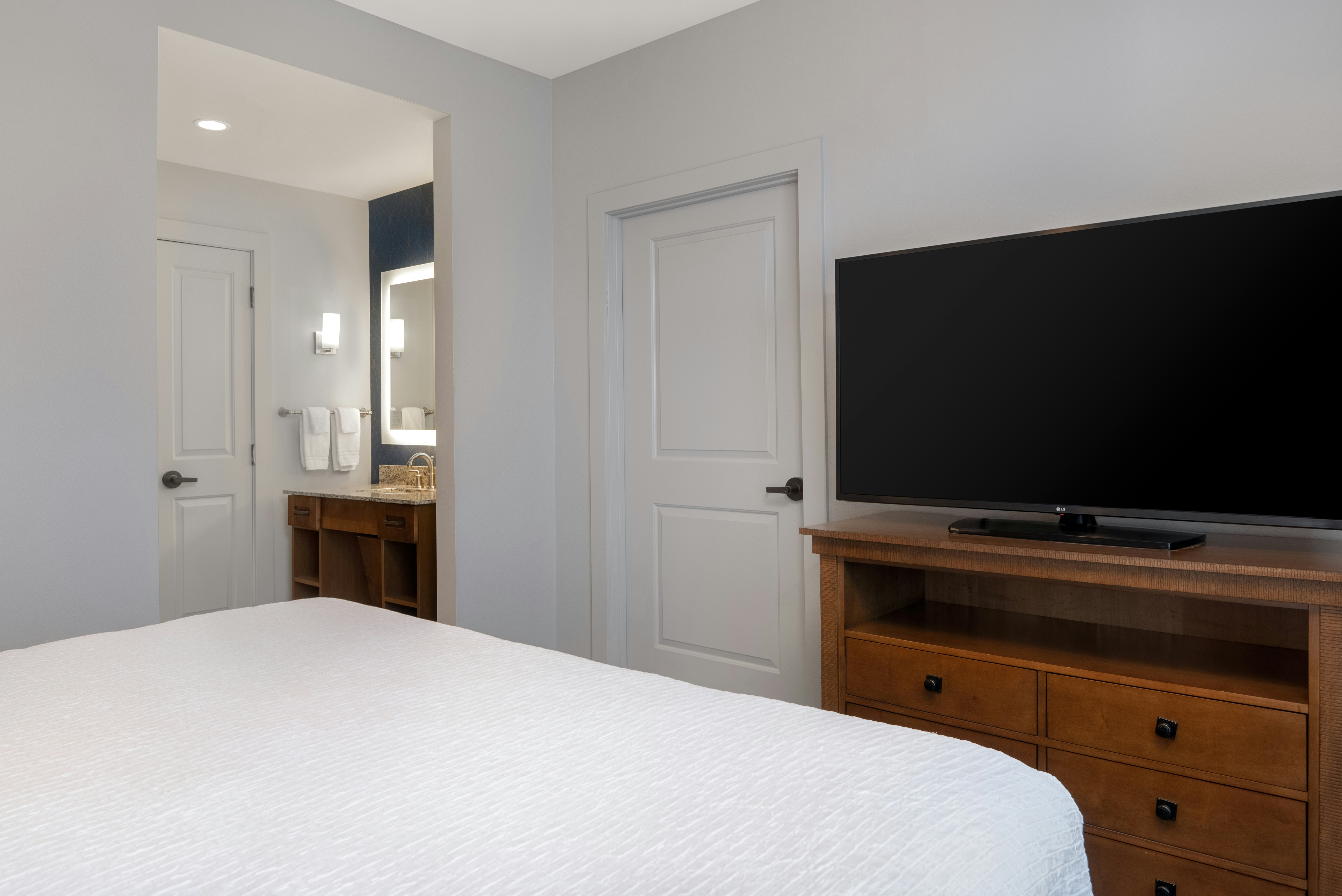 1 BEDROOM, PREMIUM, SUITE, KING BED