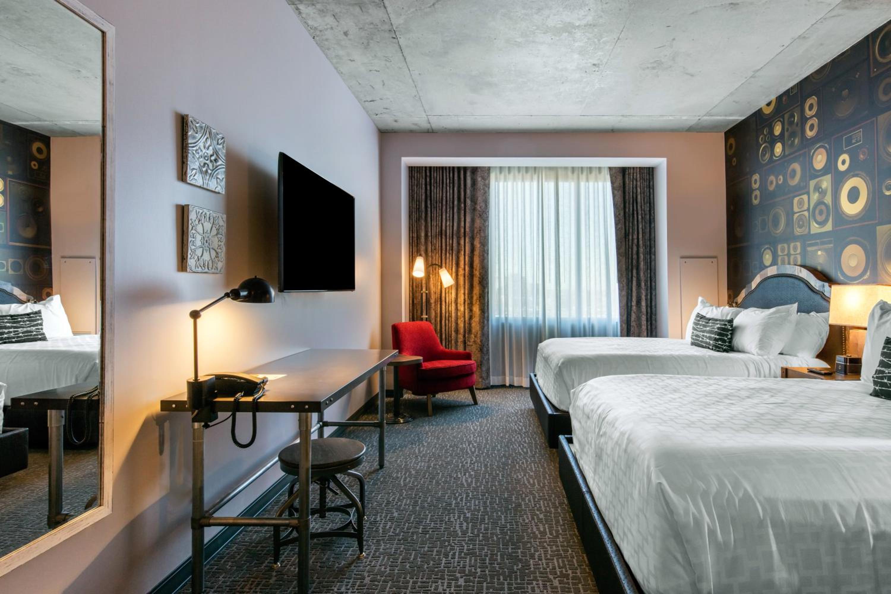 Room, 2 Queen Beds, Bathtub, Accessible