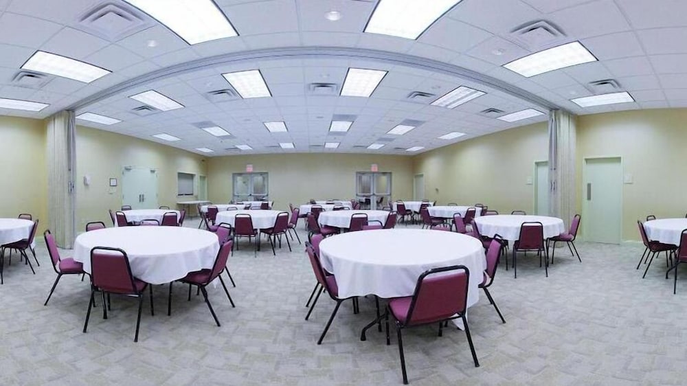 Country Inn & Suites by Radisson, Elizabethtown 14/18