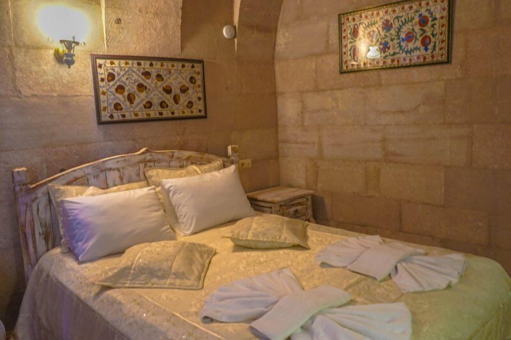 Valley Inn Cave Hotel 25/50