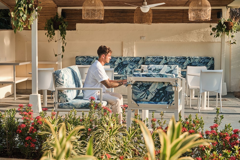 Perla de la Playa Beachfront Hotel 2/48