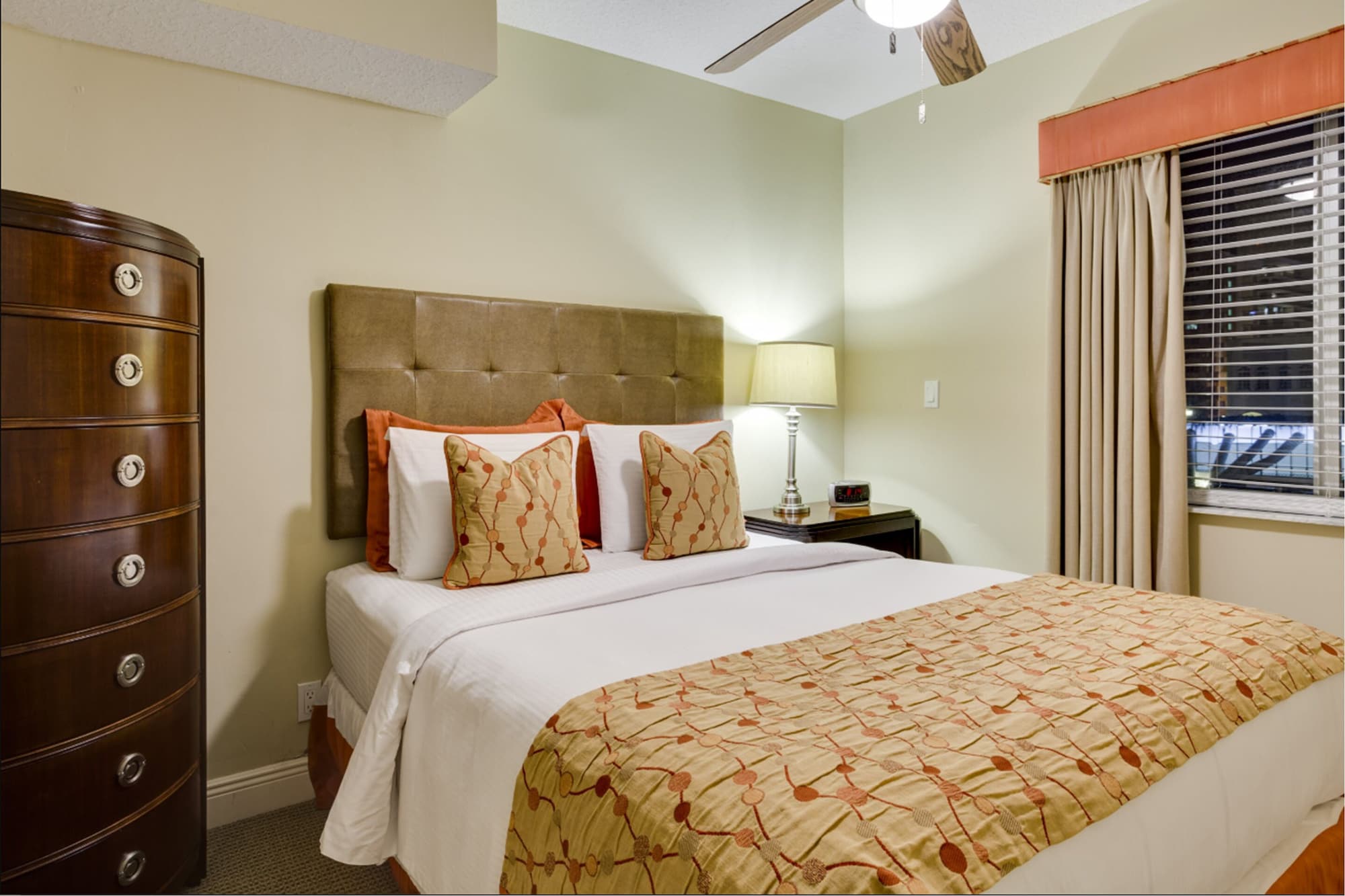 SUITE, QUEEN BED, ACCESSIBLE