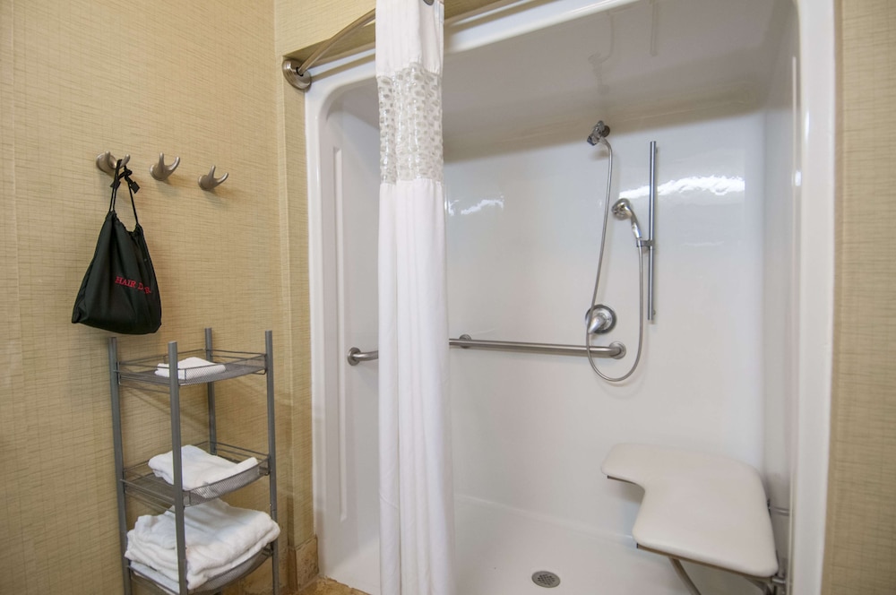 Hampton Inn And Suites Waxahachie 32/76