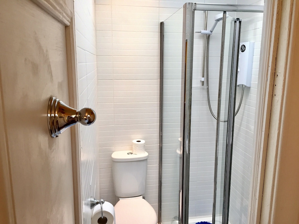 16 PILRIG GUEST HOUSE 20/60