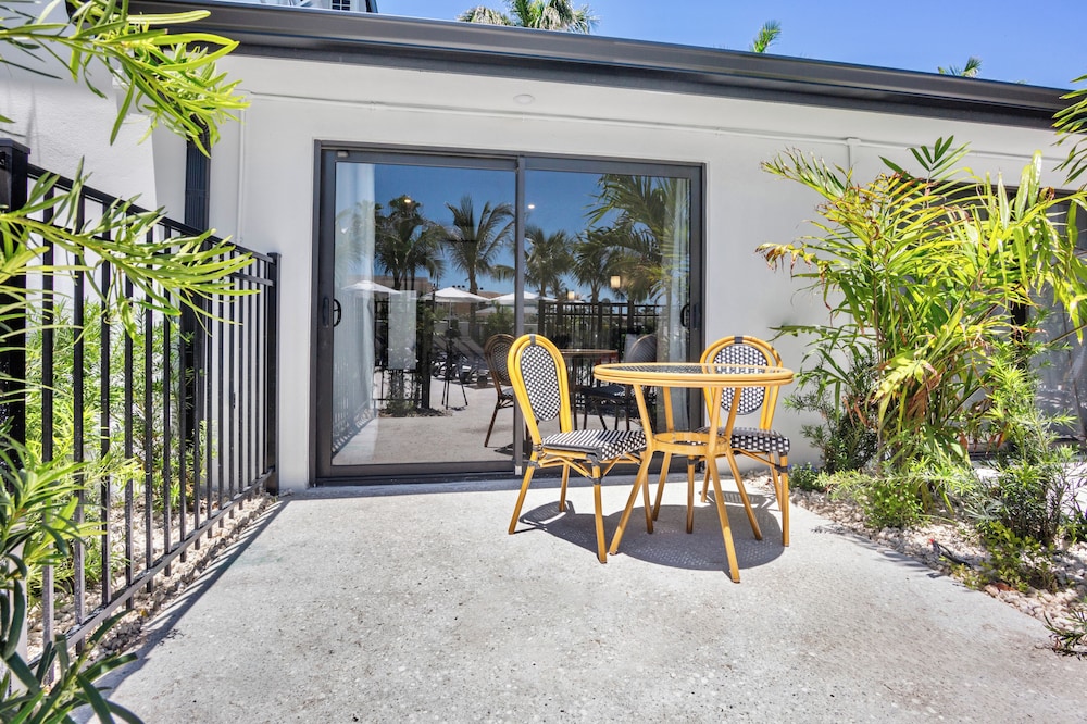 Tropic Isle Beach Resort 54/68