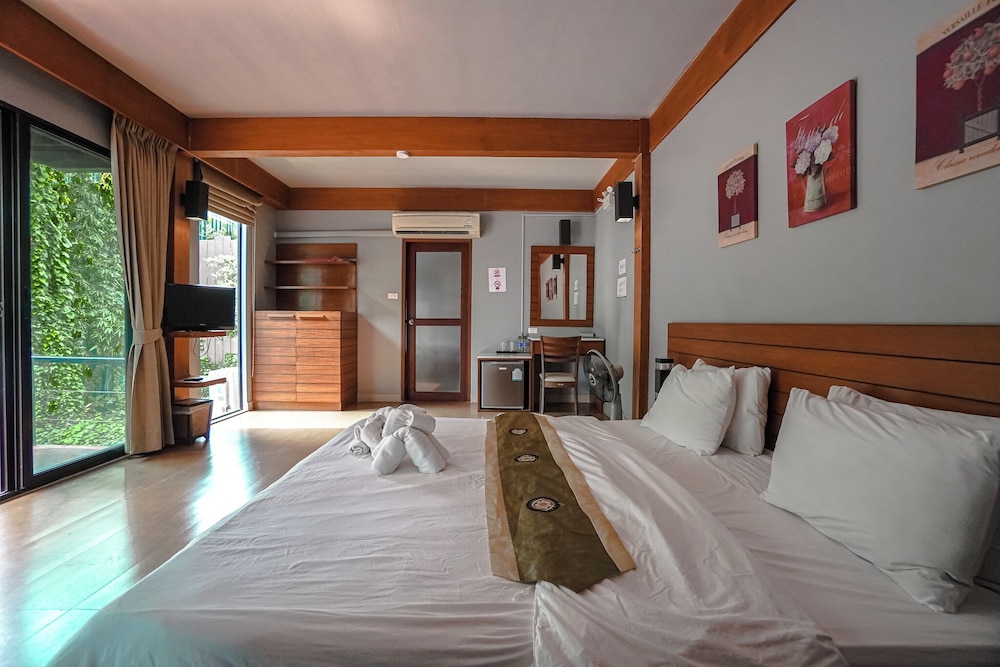 The Grace Amphawa 11/50