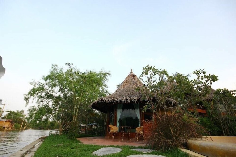 Amphawa Club 49/57