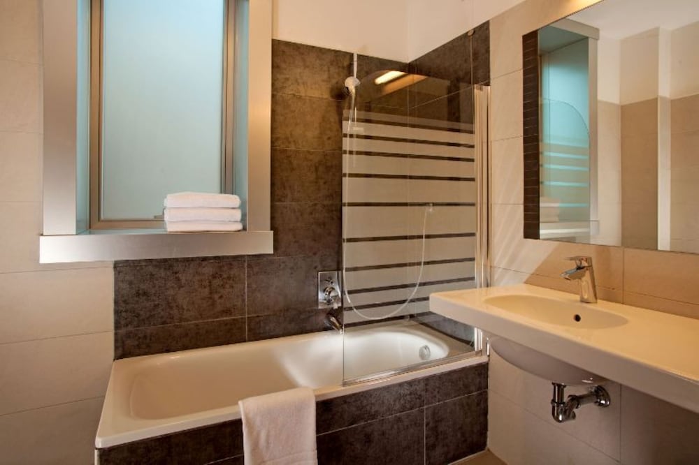 Artis Hotel 48/50