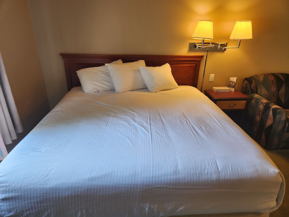 Waterton Lakes Lodge Resort 14/50