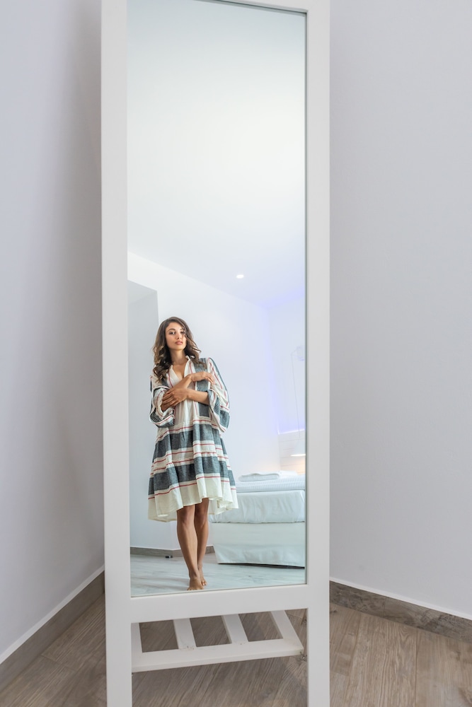 White Rock Milos Suites 6/55