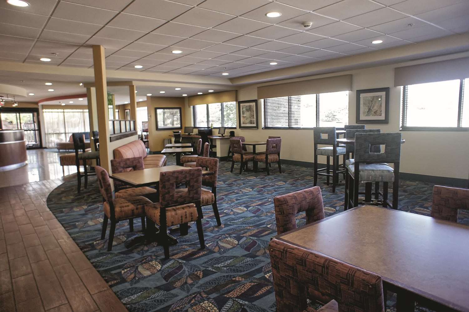 La Quinta Inn and Suites by Wyndham Edmond 20/29