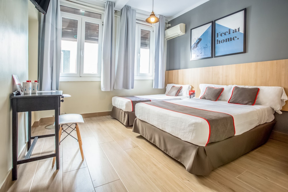 Room, Queen Bed, with Extra Bed, External Bathroom