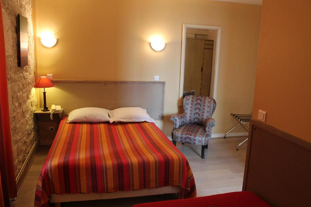 AUBERGE DE LA TOUR 10/26