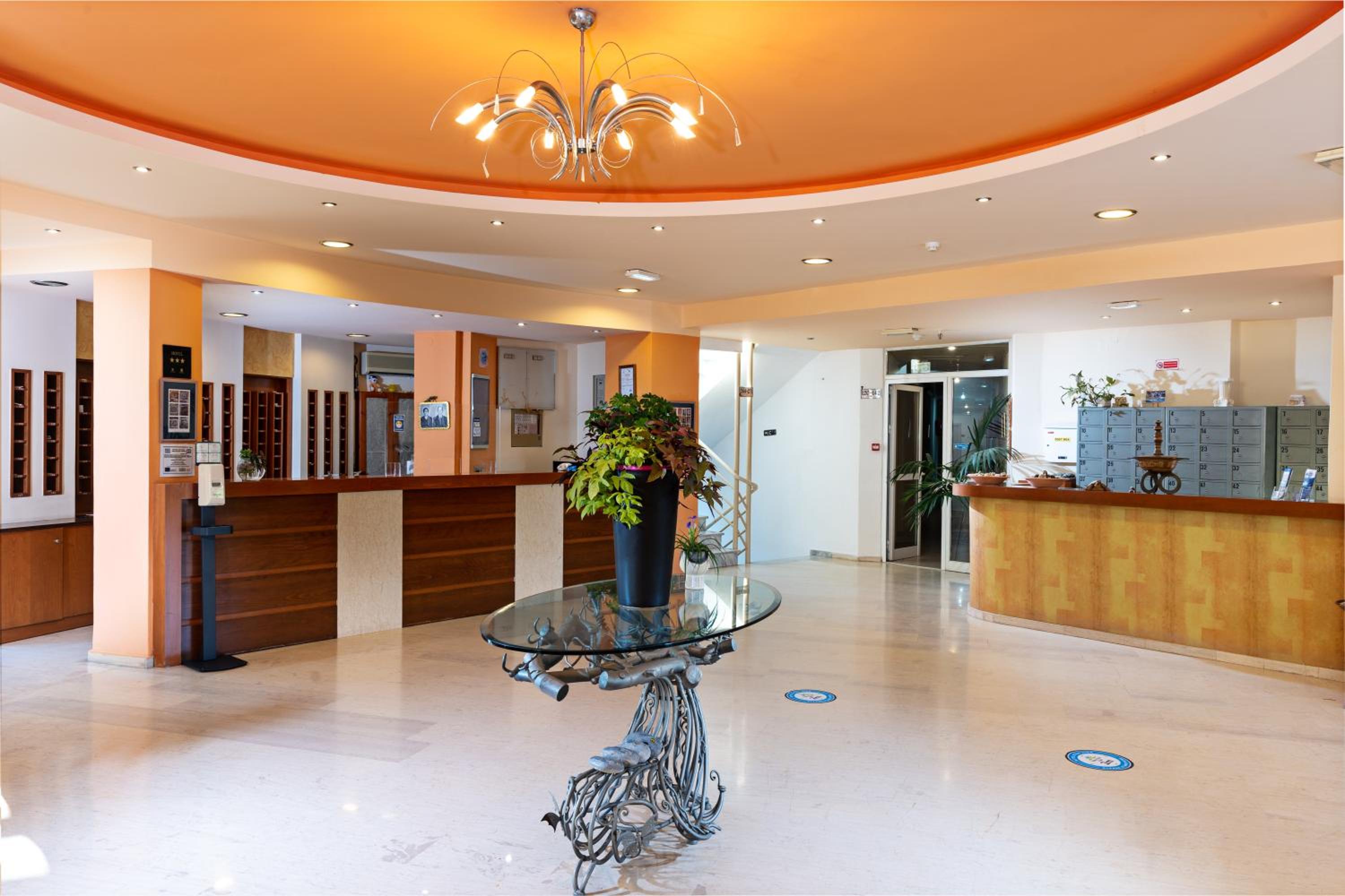 Kathrin Beach Hotel 6/95