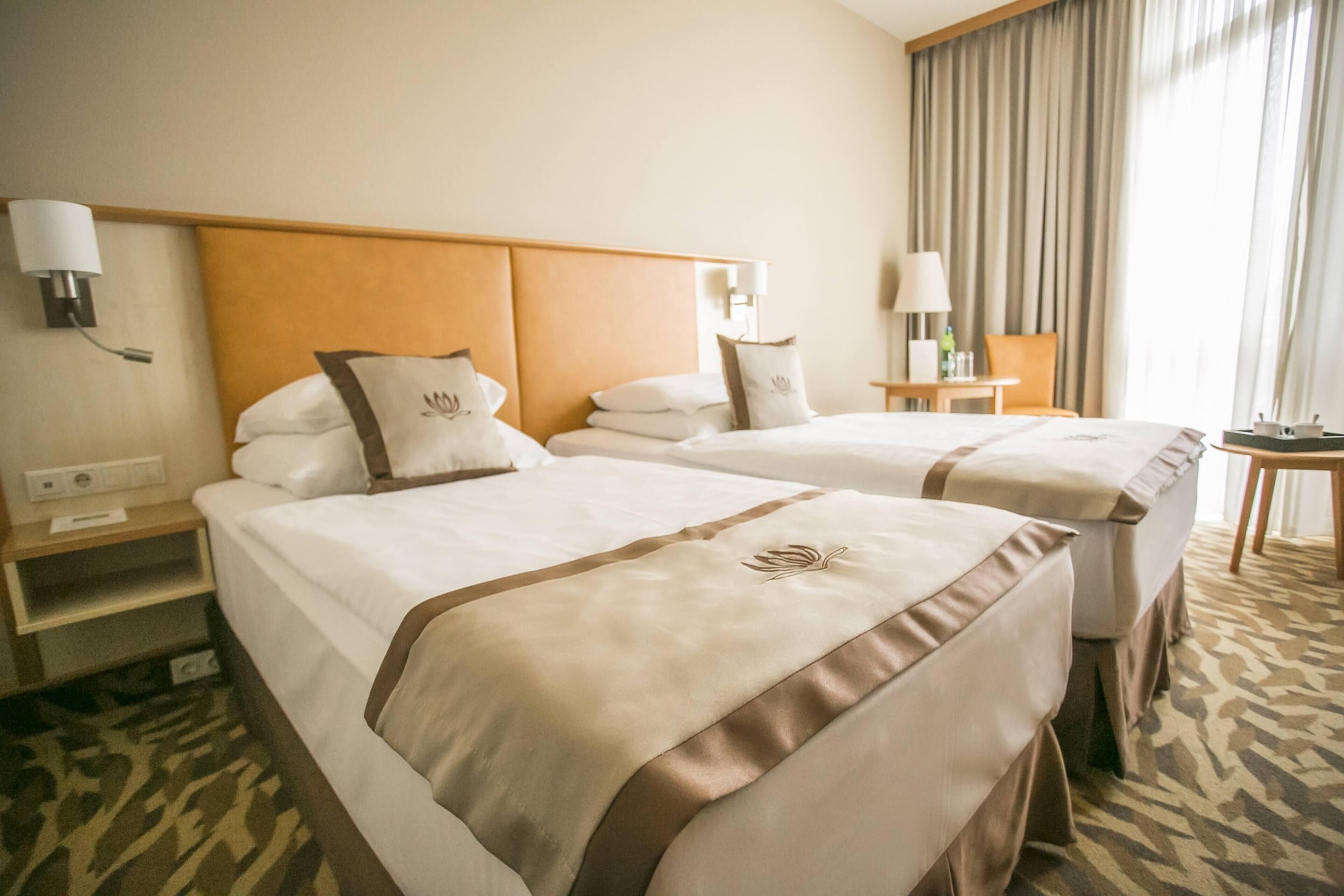 غرفة بانورامية بسرير كينج، Lotus Therme Hotel And Spa Formerly Rogner Hotel Spa Lotus Therme 5/9