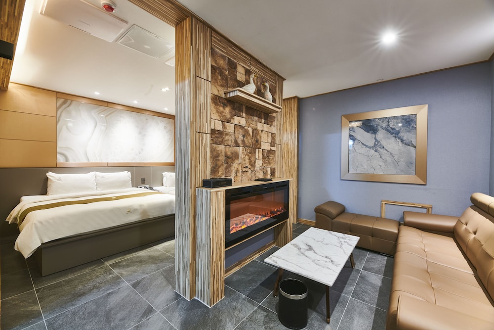 Hotel Aura 37/39