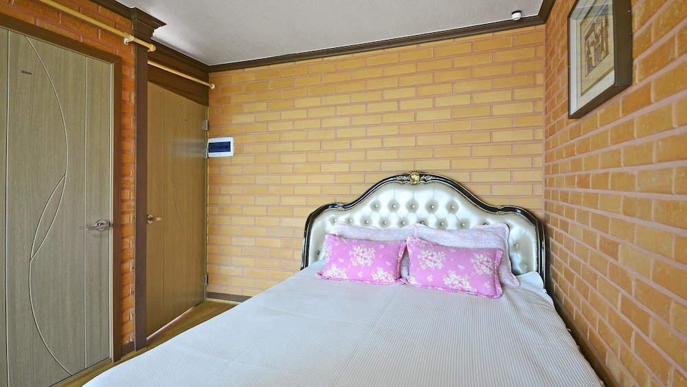 Yeosu Hwangto Pension 17/50