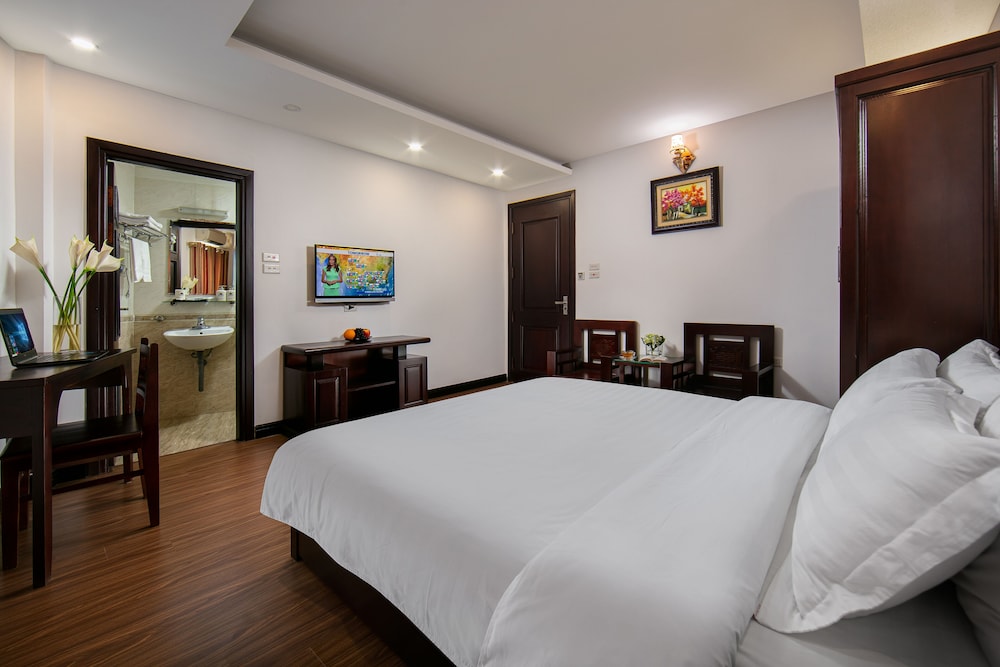 Deluxe, Queen Bed