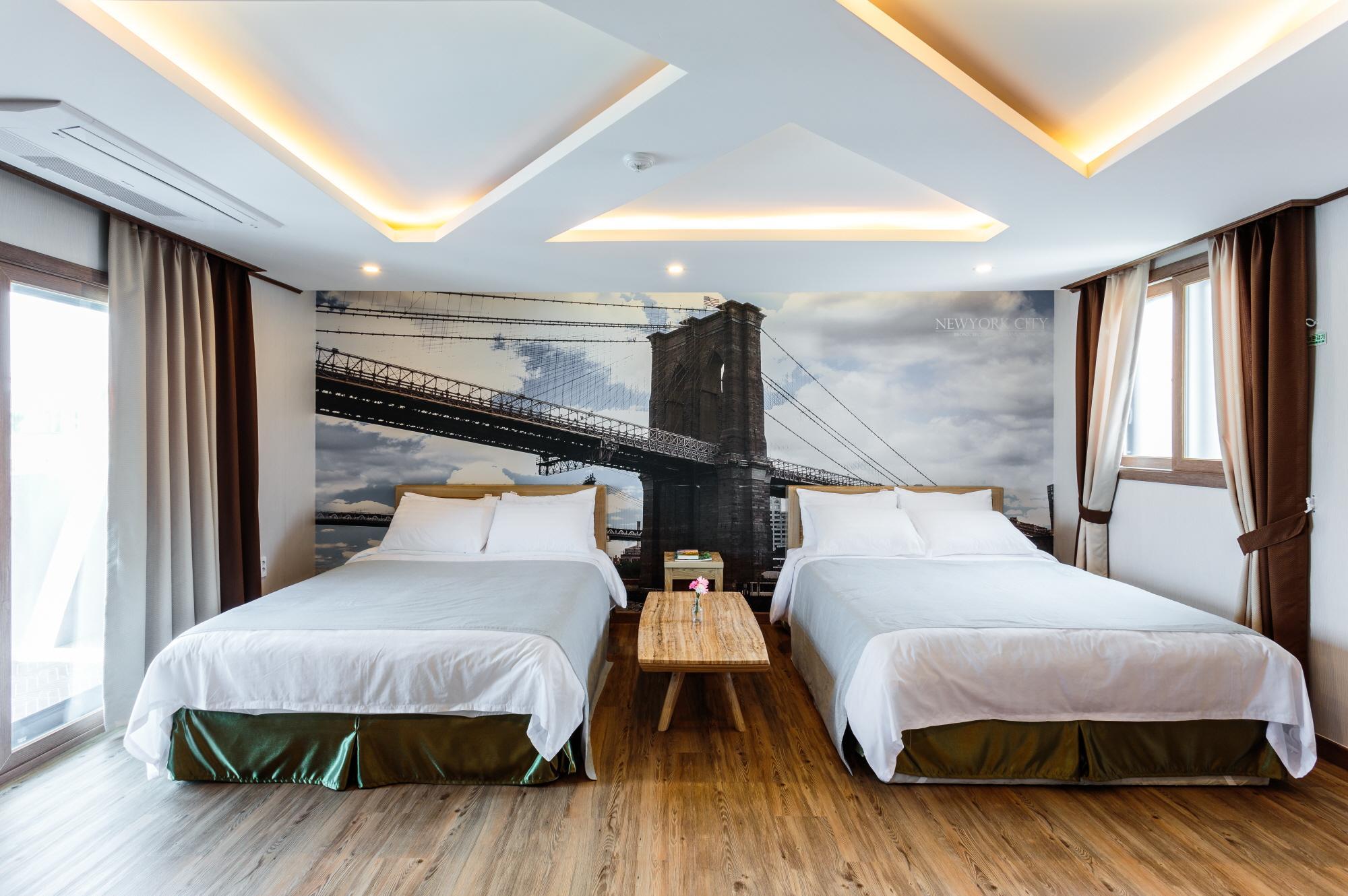 Rex Hotel 17/37