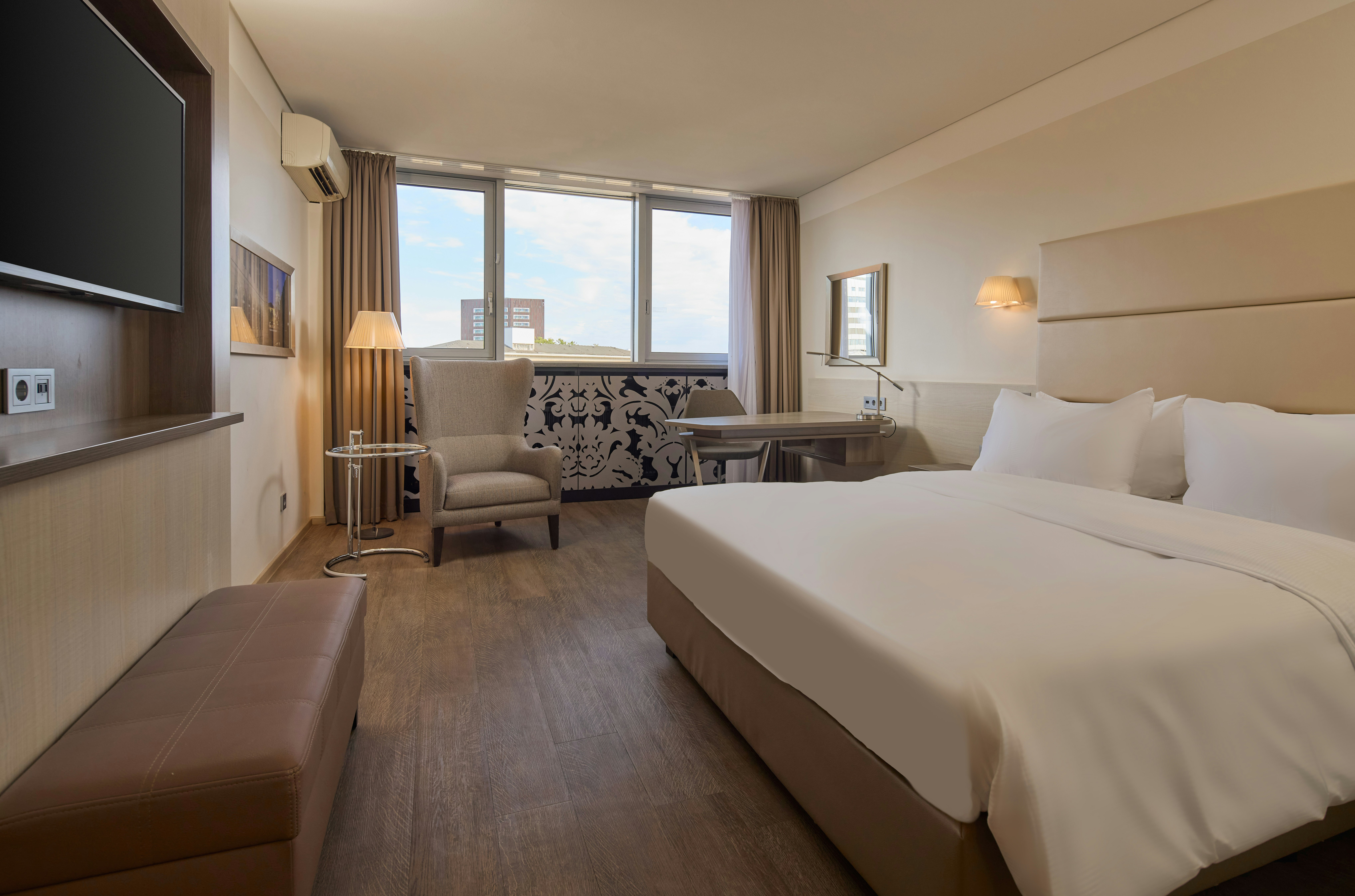 GUEST ROOM, QUEEN BED
