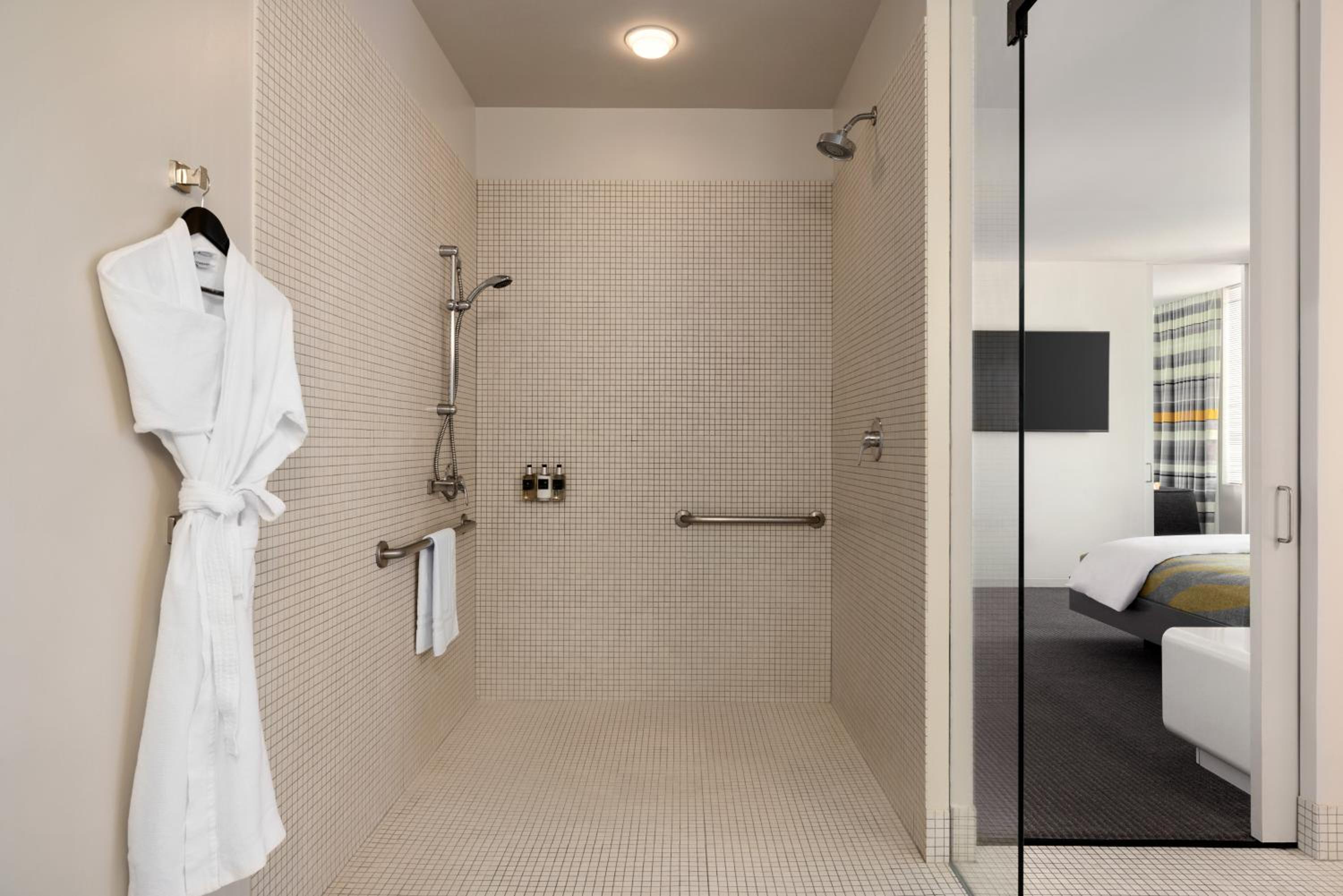 Delphi, Penthouse Suite, Accessible