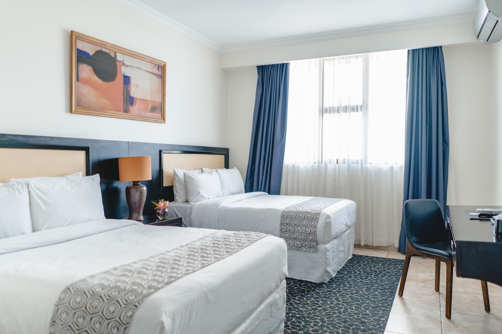 STANDARD, 2 DOUBLE BEDS