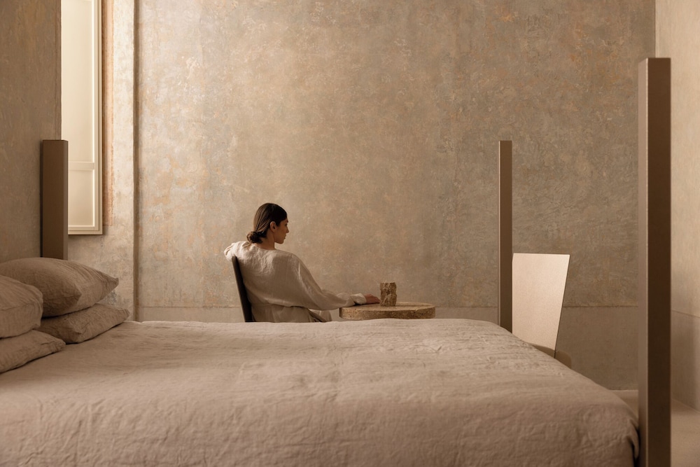 Nomos Hotel 4/31