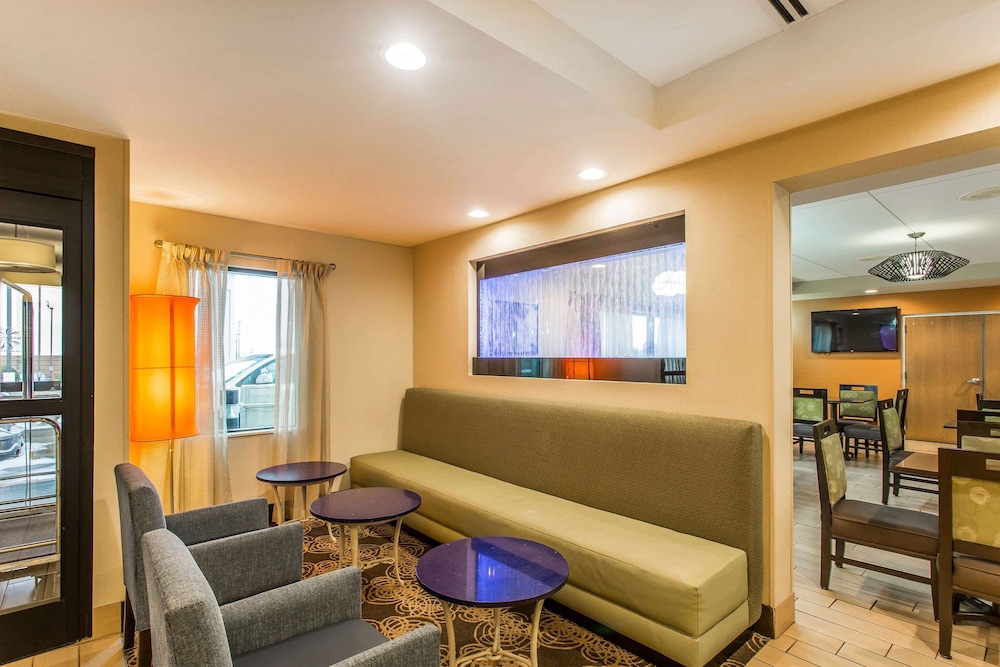 Comfort Inn & Suites Cookeville 22/33