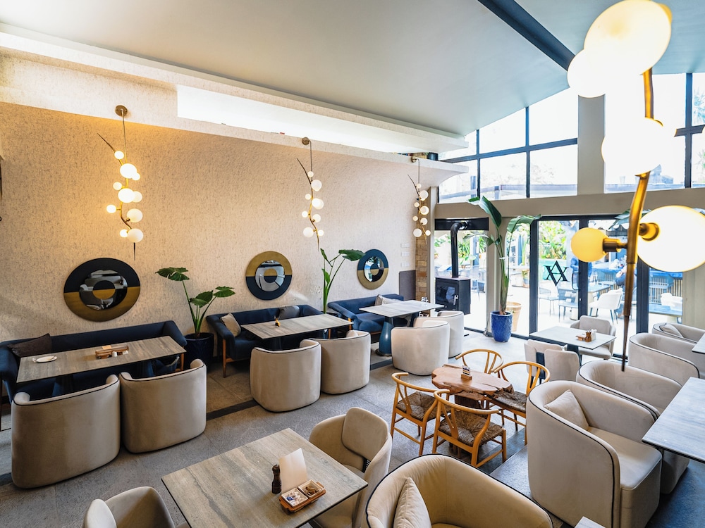 Avenue Hotel 24/46