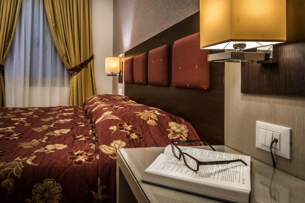 Rex Hotel 30/48
