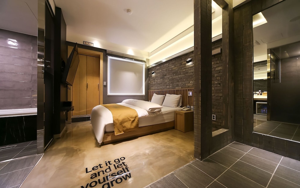 Yeongju Hotel 18/35