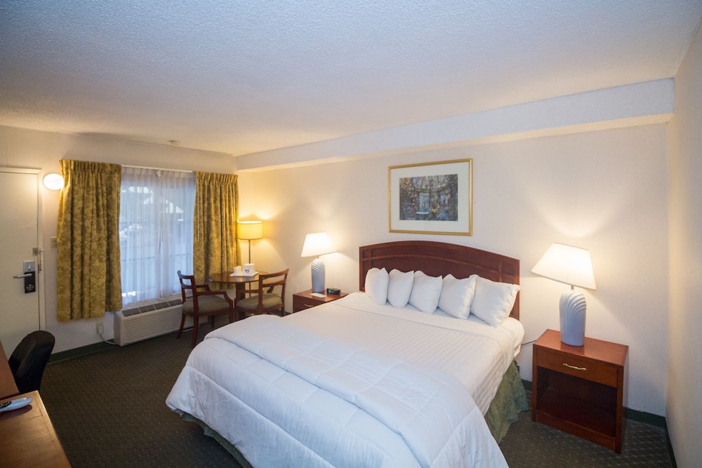 Days Inn by Wyndham San Diego/Downtown/Convention Center 12/30