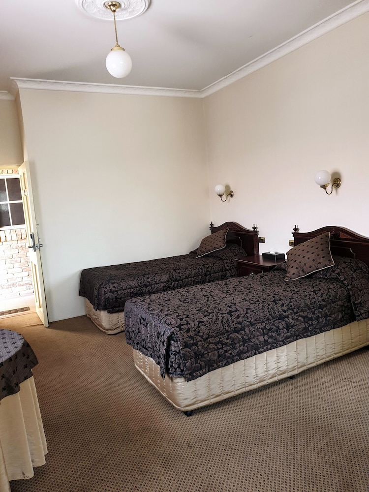 AUSTRALIAN HERITAGE MOTOR INN 15/33