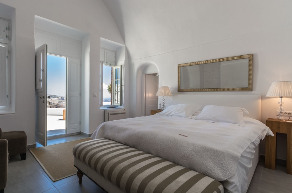 Aqua Luxury Suites 13/75