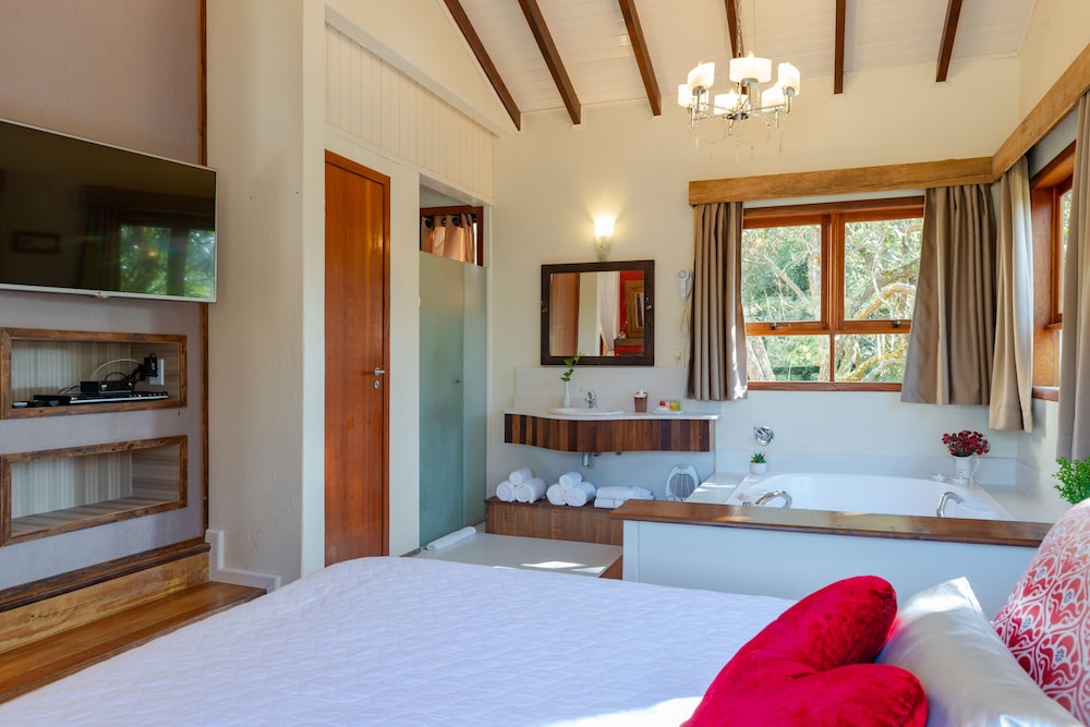 Romantic, Luxury, Cabin, King Bed, Garden Area