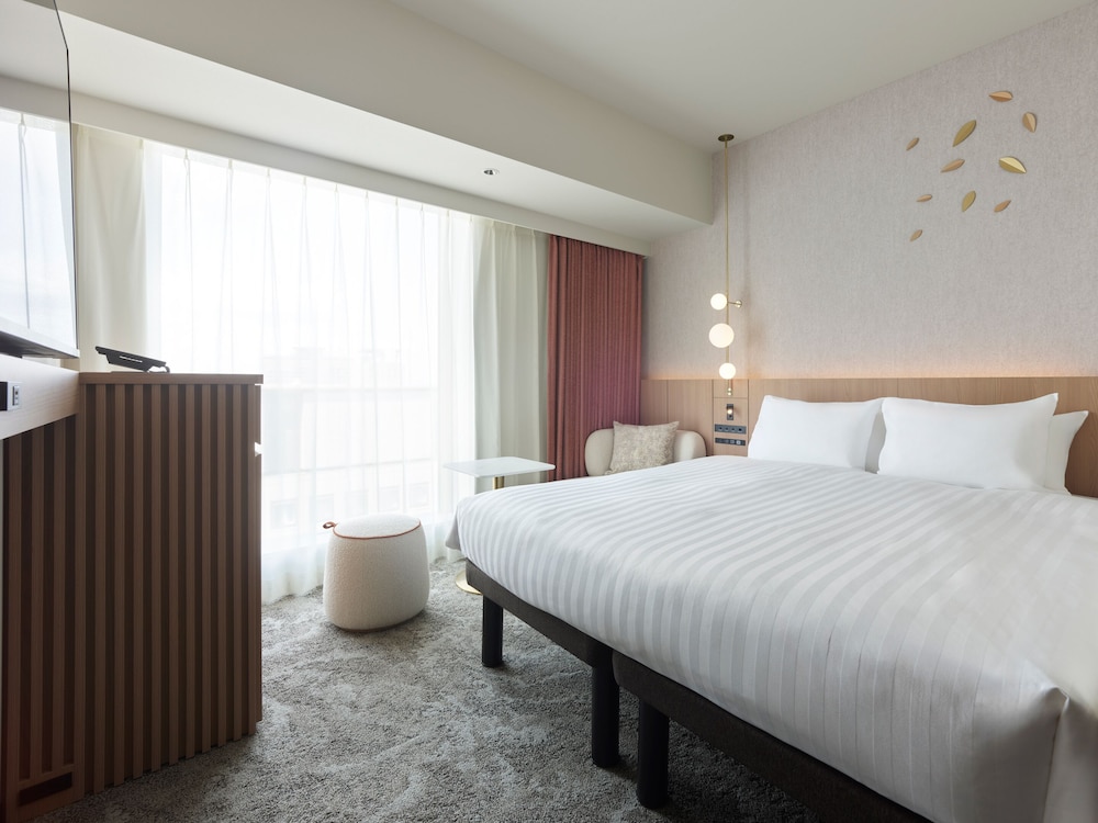RENOVATED, STANDARD, QUEEN BED