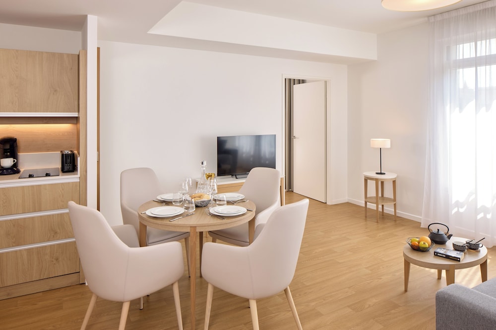 Quality Aparthotel Val d Europe 33/38