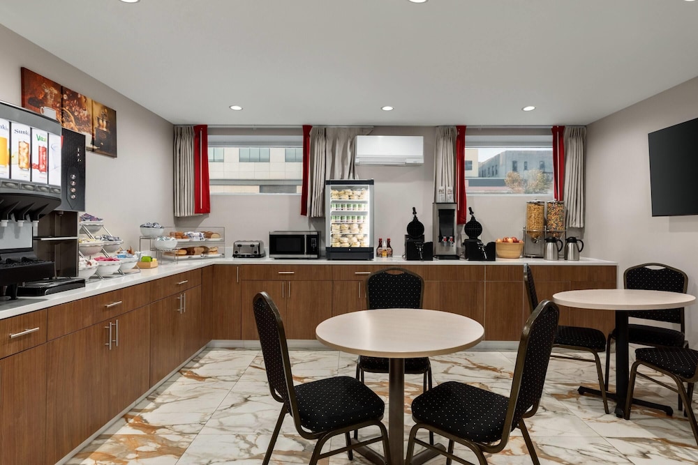 Ramada by Wyndham Brooklyn Empire Blvd 34/50