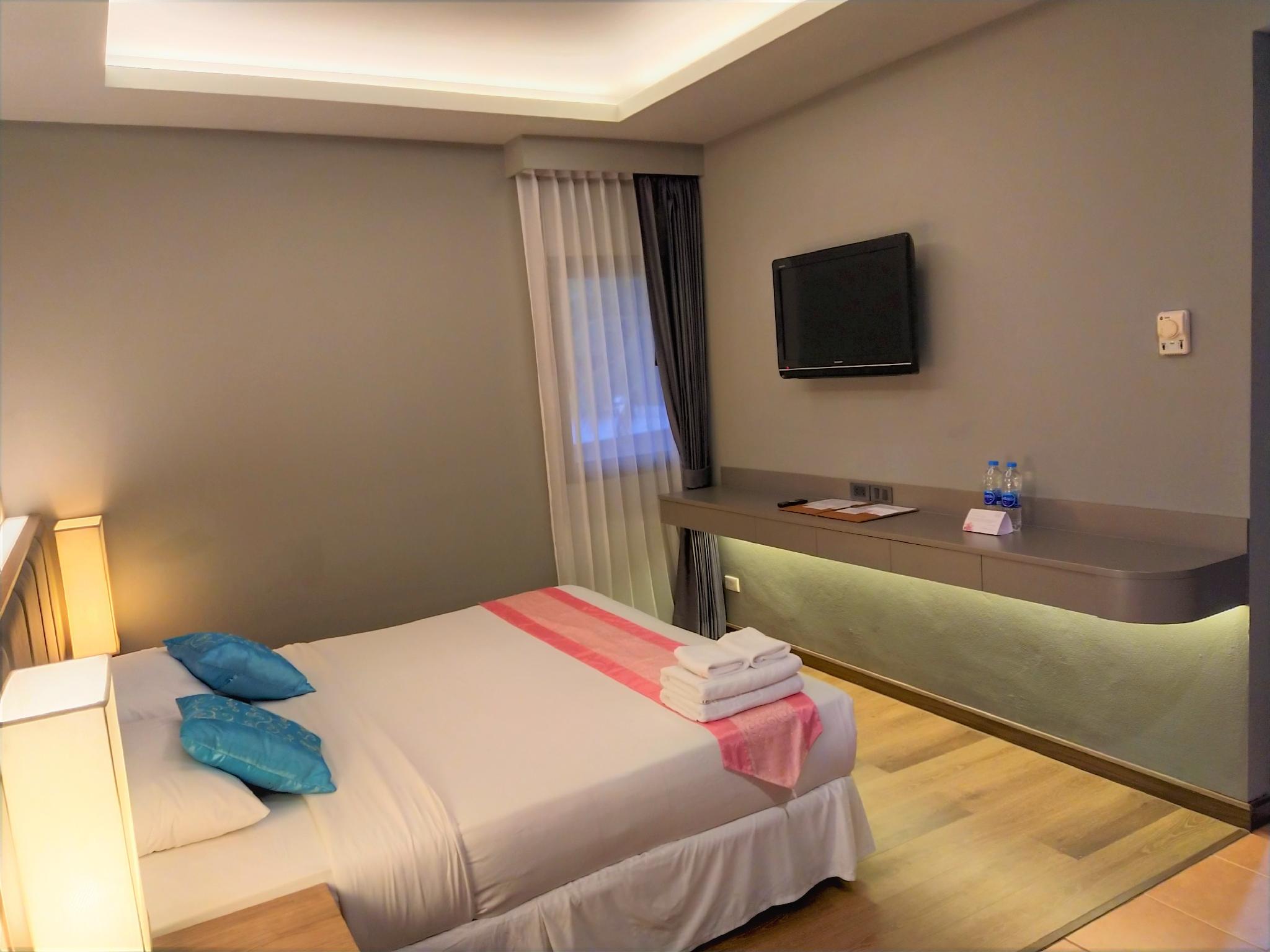 Room, Double Bed, No Balcony, Hill Side