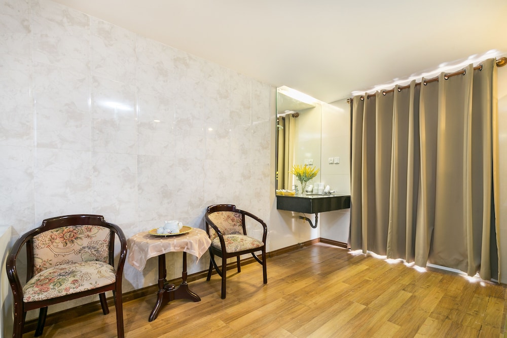 Holiday Hotel 50/59