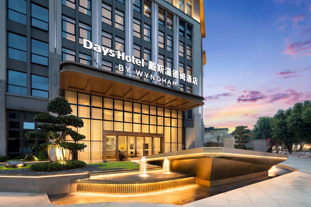 Days Hotel by Wyndham Leshan Downtown 2/18