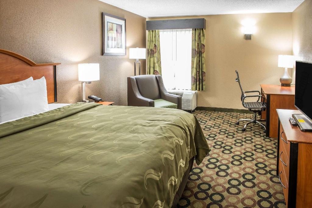 ROOM, KING BED, ACCESSIBLE