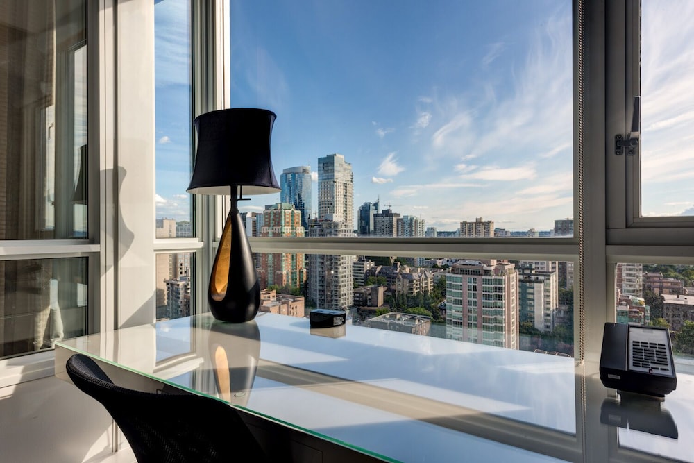 Carmana Hotel and Suites 3/39